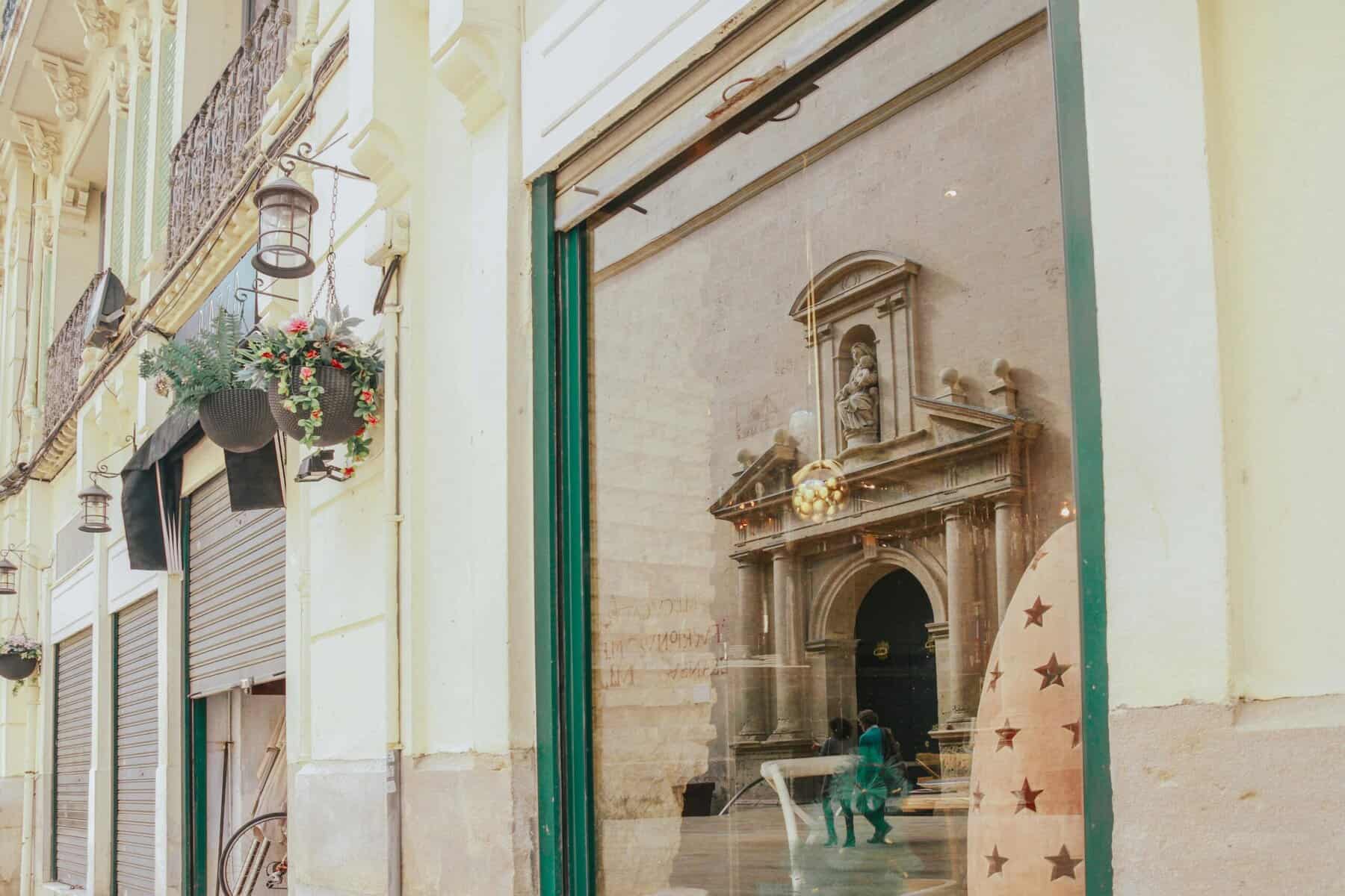 Historic Walk & Paella Cooking Experience